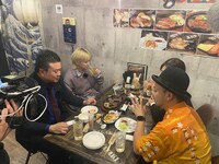 「サーヤとロジャーの沖縄社交街の歩き方」の様子