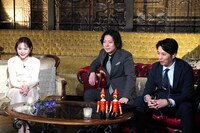 左から村重杏奈、ニューヨーク