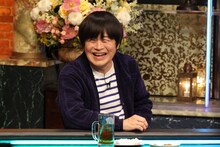 「酒のツマミになる話」に出演するバカリズム