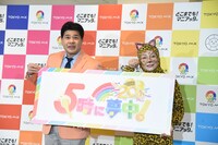 TOKYO MXの改編発表会に参加した「5時に夢中！」出演者の（左から）垣花正、岩井志麻子