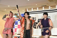 左からしんや、マヂカルラブリー・野田クリスタル、かけおち・青木マッチョ