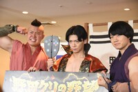 左からしんや、マヂカルラブリー・野田クリスタル、かけおち・青木マッチョ