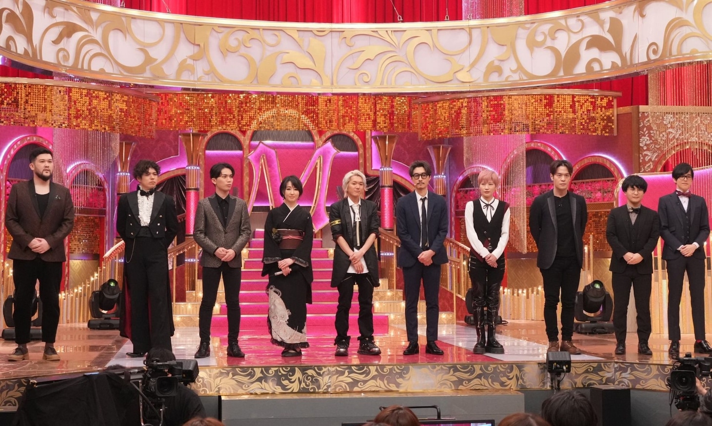 番組に出演するマジシャンたち