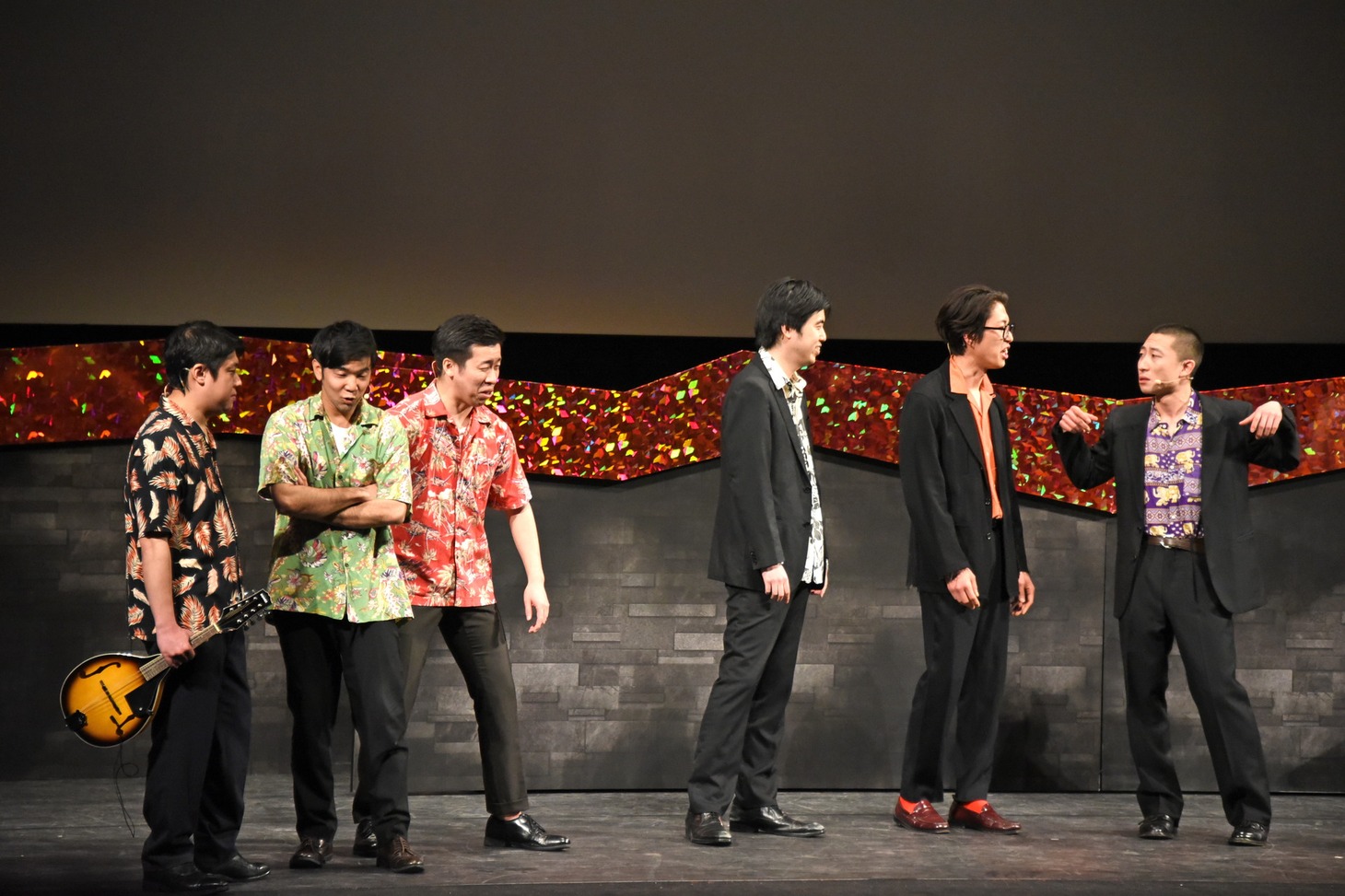 合同コントより、（左から）志摩ロドリゲス、サルベース折田、おしどり大名・てんこ盛り男、おミルク藤本、鉄筋くらぶ57