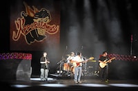 演奏する火PPOPOTAMUS