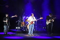 演奏する火PPOPOTAMUS