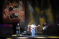 演奏する火PPOPOTAMUS