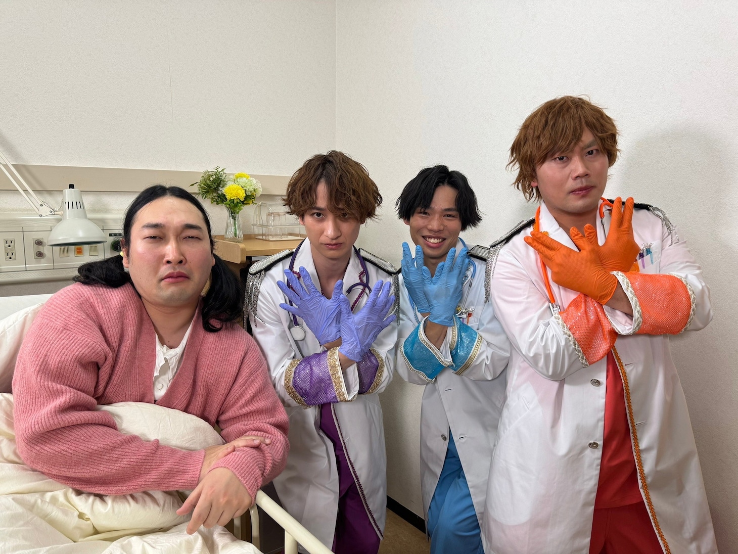 左からかが屋・賀屋、宮田俊哉、かが屋・加賀、ハナコ岡部