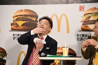 サムライマックを完食するダイアン・ユースケ