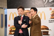 サムライマックの魅力を「去年の気候のような感じ。“あき”が来ない。どないでっか！」と語るダイアン津田（右）