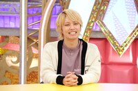 スタジオトークに参加する手越祐也