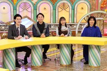 左から霜降り明星・粗品、有吉弘行、井桁弘恵、井森美幸