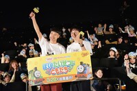 バッテリィズと客席の親子連れ