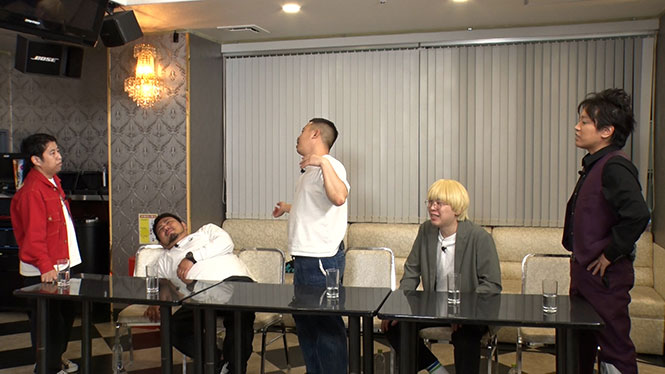 カラオケでのドッキリのワンシーン