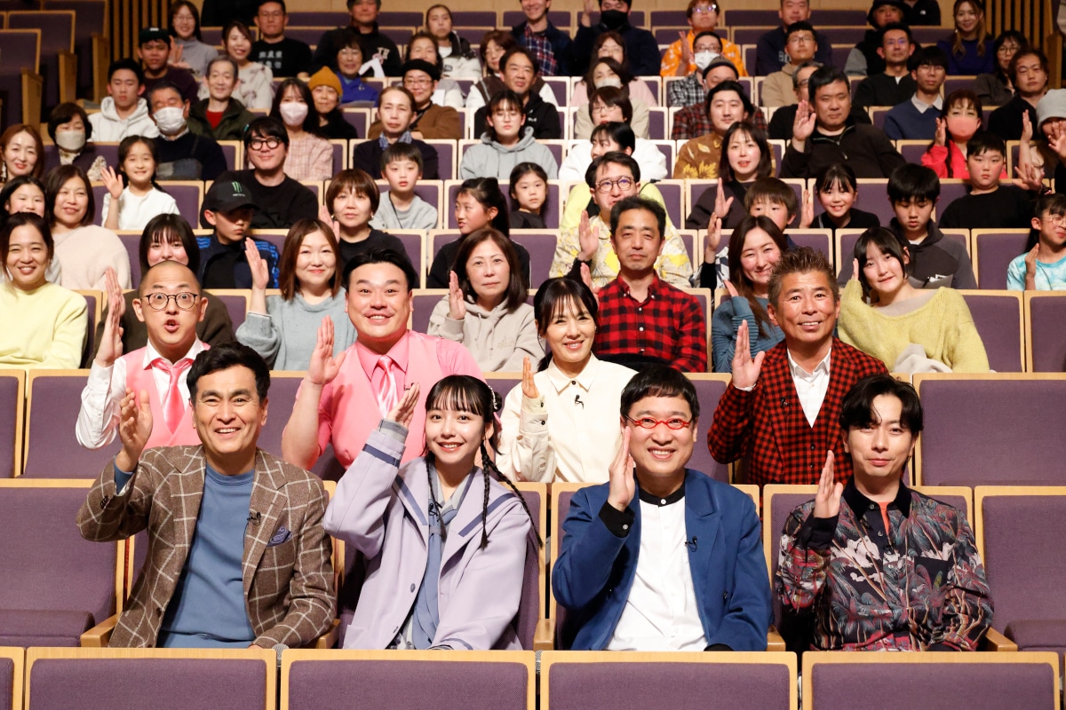 「今夜復活！8時だョ！全員集合 ドリフ伝説コント20連発」の出演者と収録会場に集った人たち