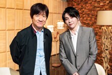 内村光良（左）と大森元貴（Mrs.GREEN APPLE）。（写真提供：NHK）