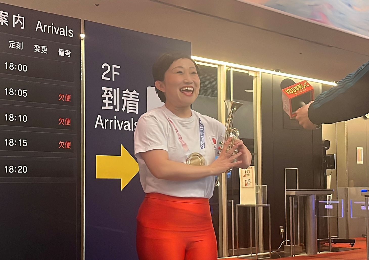 「YOUは何しに日本へ？」のモノマネを披露するキンタロー。