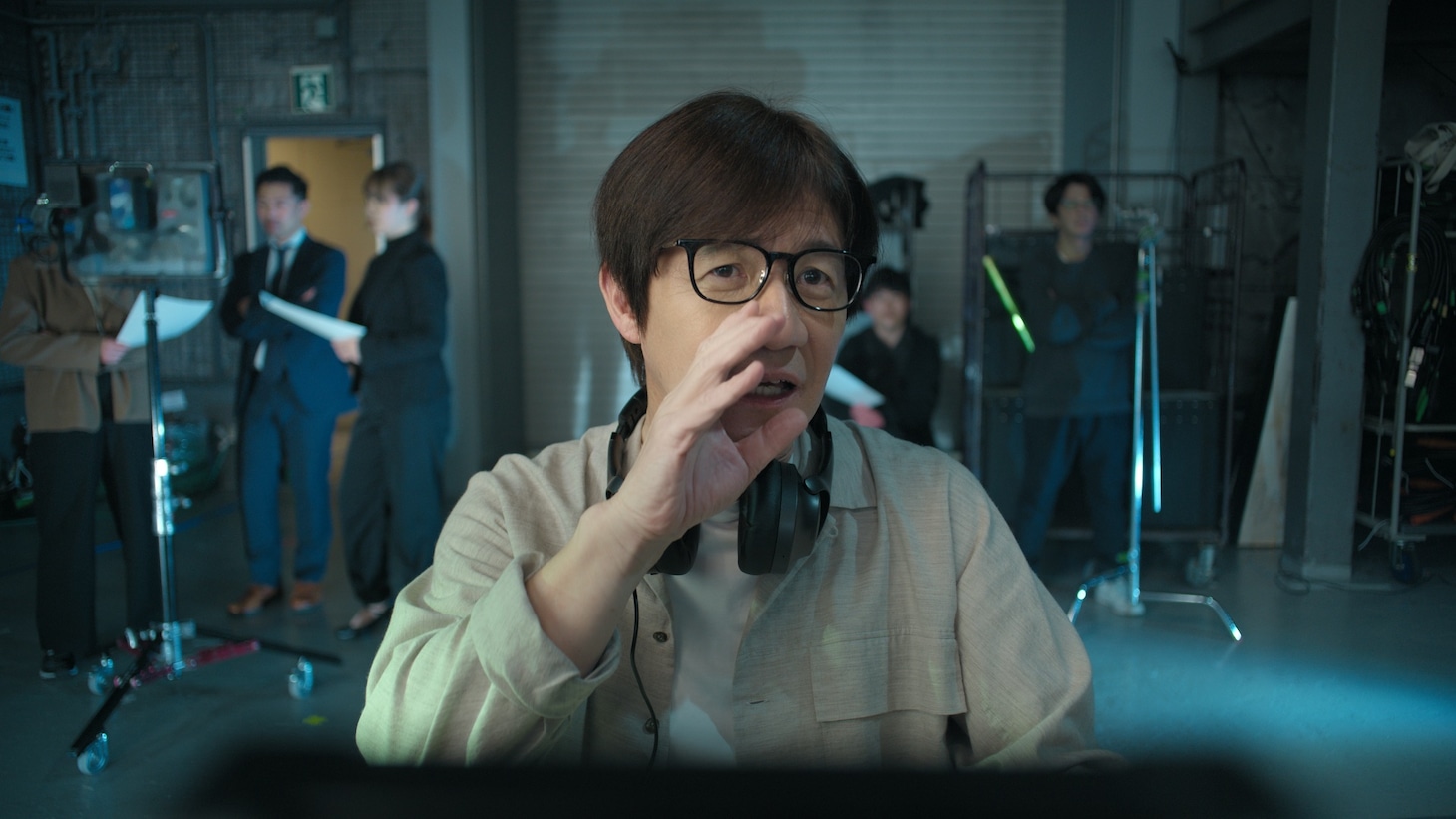 「あえるハコネーゼ」のCMに登場する、CM監督・テル内村（ウッチャンナンチャン内村）