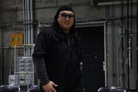 スタジオに登場したロバート秋山