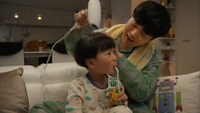 「野菜生活100」CM「飲も。いっしょに。」編のワンシーン