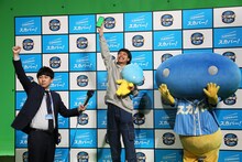 CM撮影に臨むバッテリィズ