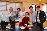 左からルシファー吉岡、田津原理音、ベルナルド・ハギノリザードマン、友田オレ、バカリズム、陣内智則