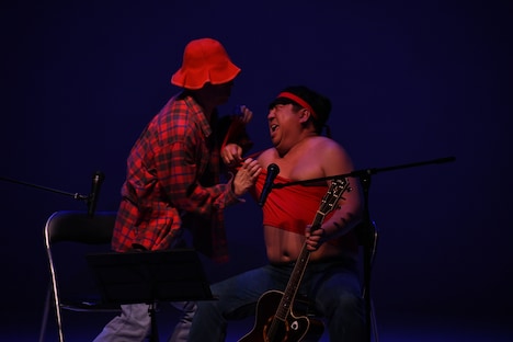 ひーとんのタンクトップを引きちぎるおーちゃん