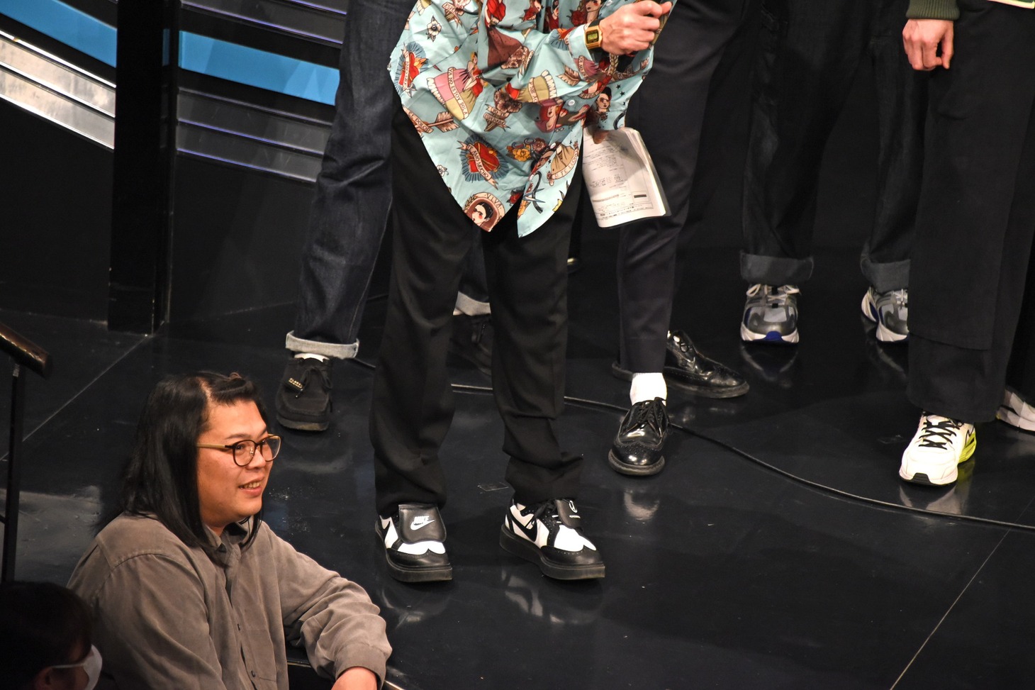 客席に座った結果、「屋台のおばさんみたいになってる」とツッコまれた大自然しんちゃん