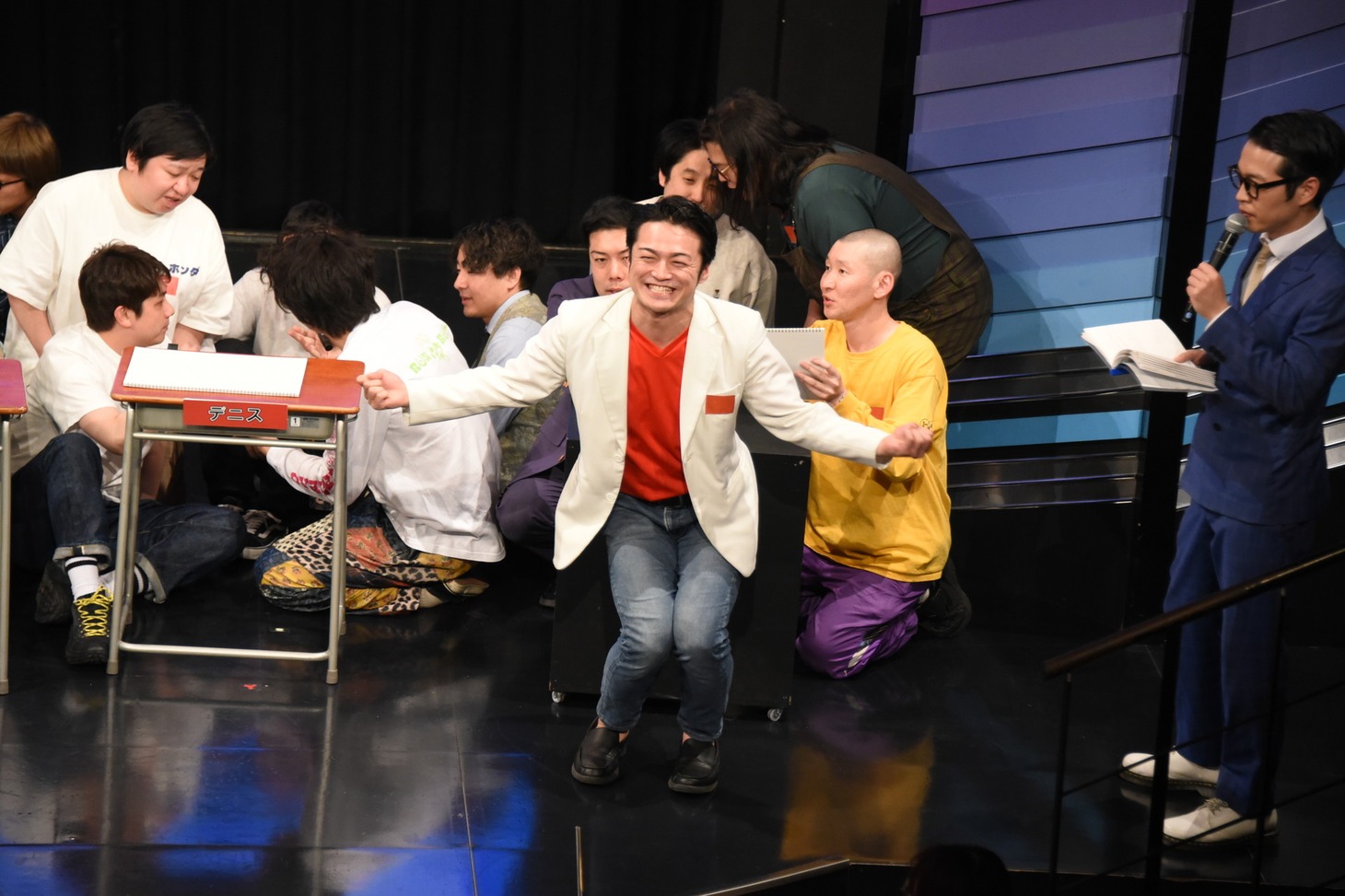 シンキングタイム中にダンスを踊るケビンス・山口コンボイ