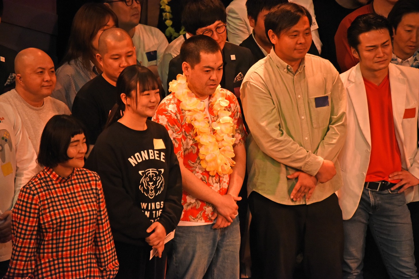 サンシャイン坂田の大演説を聞く芸人たち