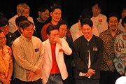 サンシャイン坂田の大演説を聞く芸人たち