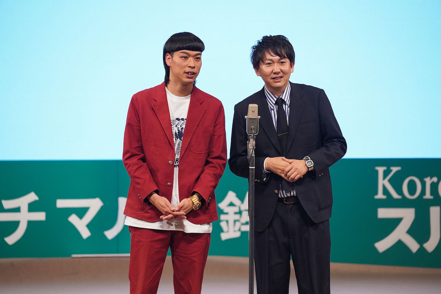 バッテリィズ。もともとスタッフだった人の妹が作ってくれたTシャツに着替えたエース（左）