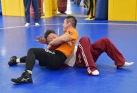 永田克彦に抑え込まれるダイアン・ユースケ