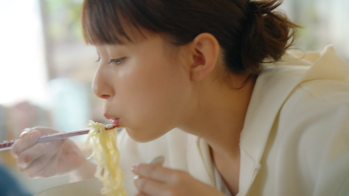 「サッポロ一番ずっと好きだったんだぜ。芳根京子さん 塩らーめん篇」より