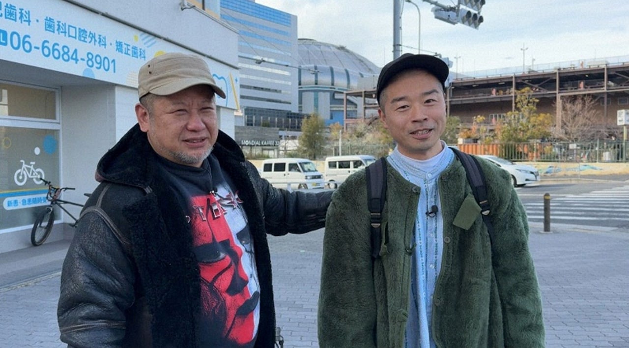 「ケンコバのほろ酔いビジホ泊 全国版」に出演するケンドーコバヤシとゲストのアキナ山名