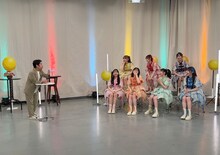 「FRUITS ZIPPERのNEW KAWAIIってしてよ？」初回MCを務めるウエストランド井口（左）