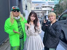 左からDJ KOO、安斉星来、ラランド・サーヤ