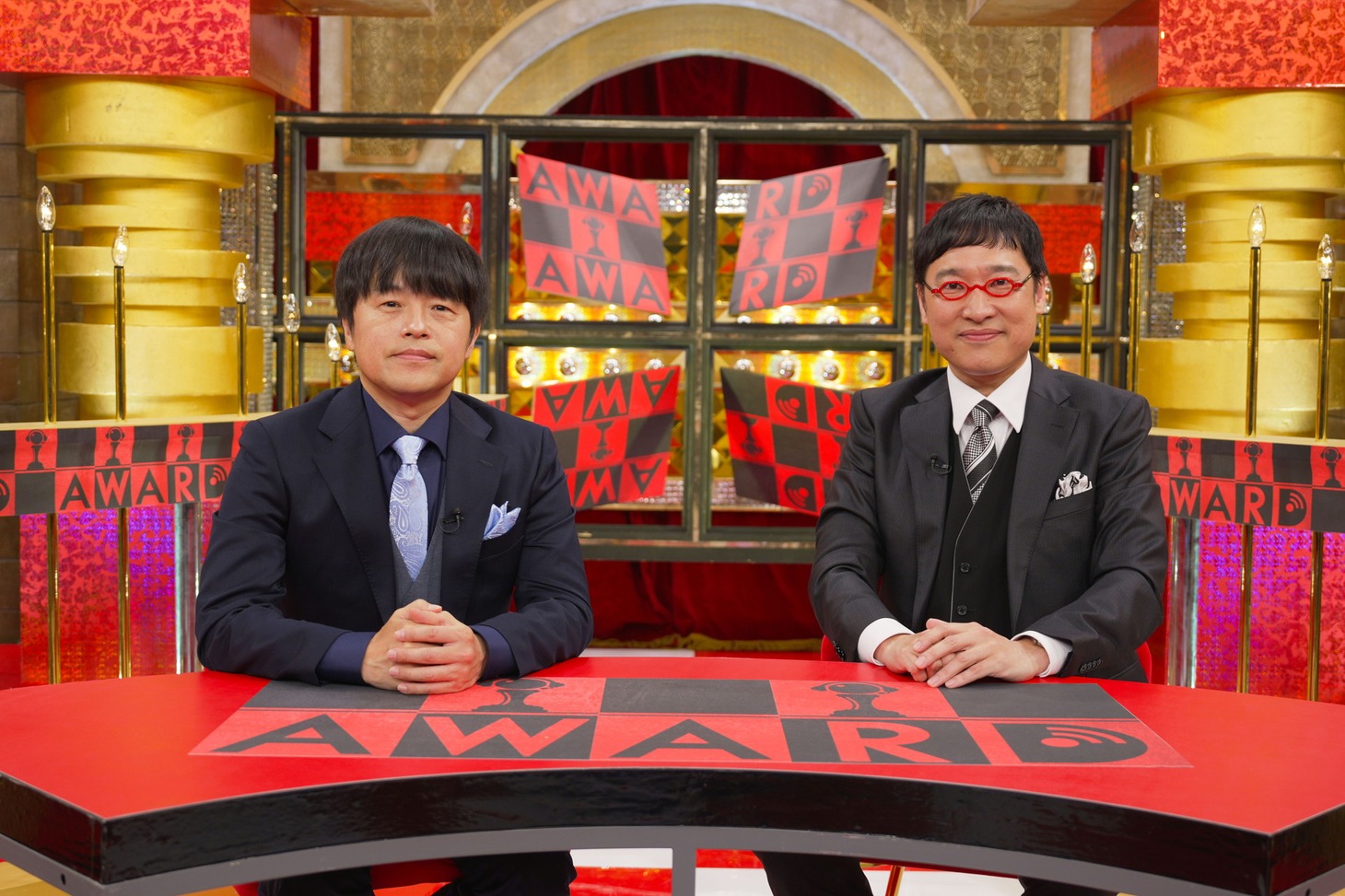 左からバカリズム、南海キャンディーズ山里