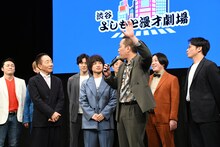 エバース（中央）ら