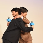 ジャルジャル福徳、自身の原作映画が最高すぎて主演・萩原利久とハグ
