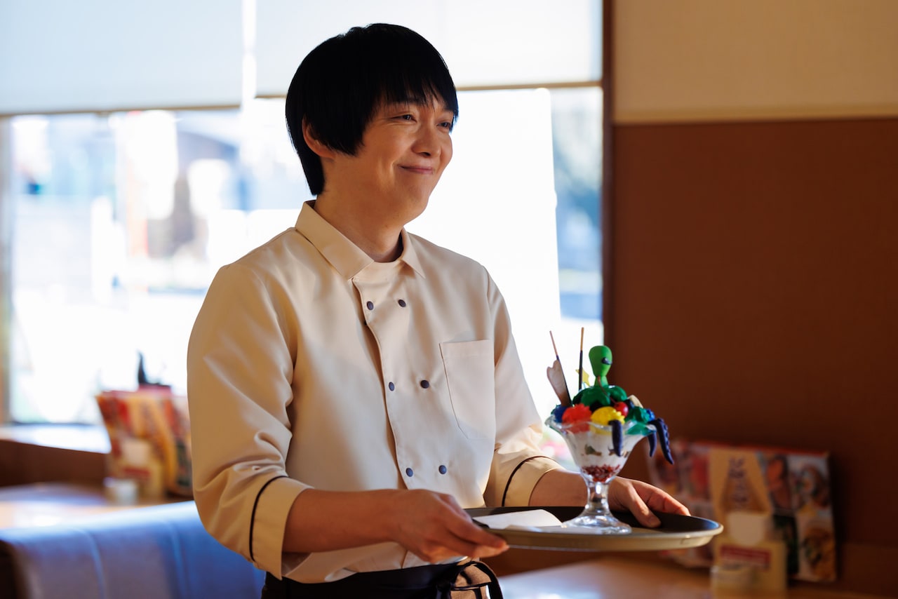 パーパーほしの、オークラ脚本ドラマ「なんで私が神説教」第1話でファミレスの店員役