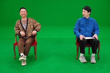 「JAPANをスーツケースにつめ込んで！～世界に日本を持ってった～」の収録に臨むかまいたち