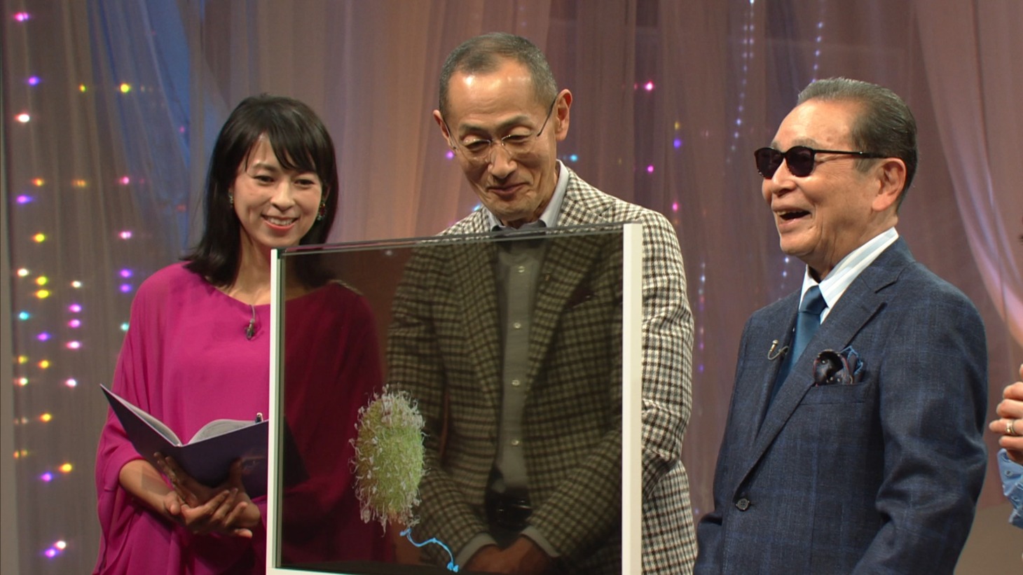 「人体III」に出演する（左から）久保田祐佳アナ、山中伸弥、タモリ