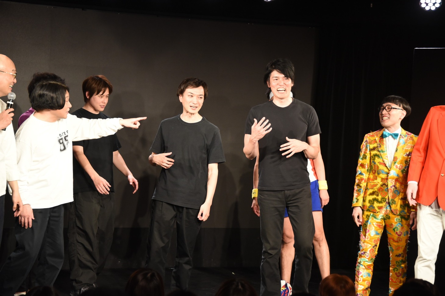 「センス！ センス！」と囃し立てられるザ・ギース