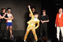 「『とったど～』と見せかけてちんちんを伸ばしている人」を披露するいち・もく・さん・くぼた