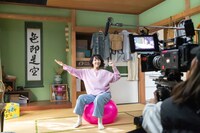 麻生久美子が登場する「やかんの家族だゾ！」メイキングシーン