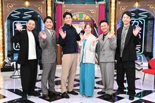 左から千鳥、鈴木亮平、白石麻衣、かまいたち