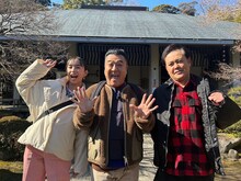 「ザキヤマ街道歩き旅」に出演する（左から）井桁弘恵、アンタッチャブル山崎、くりぃむしちゅー有田