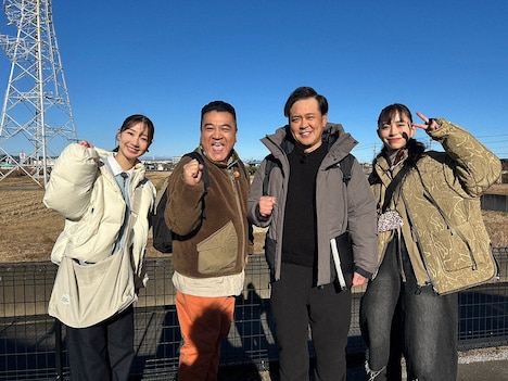 「ザキヤマ街道歩き旅」に出演する(左から)柏木由紀、アンタッチャブル山崎、くりぃむしちゅー有田、井桁弘恵