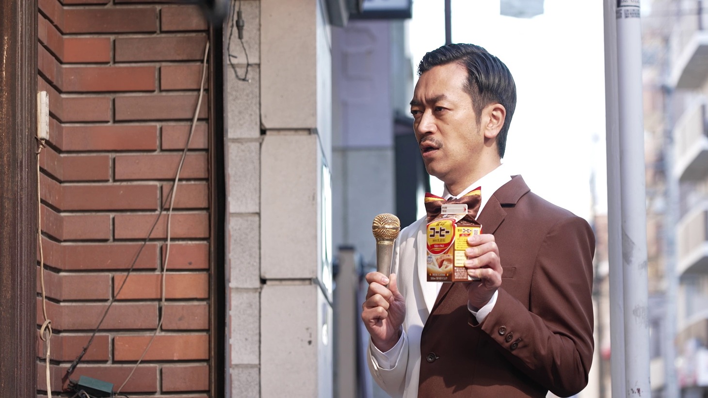 「雪印コーヒー」の新WebCM「コーヒィ勝山登場」編のメイキングカット